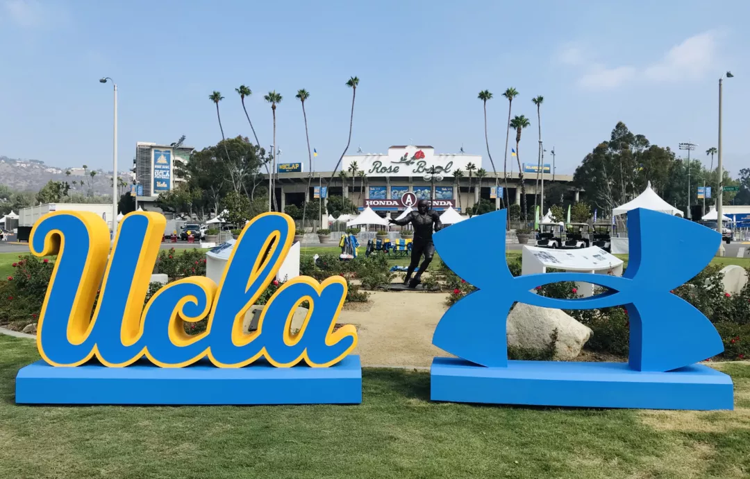 Foam Selfie Signs | 3D Logos for University