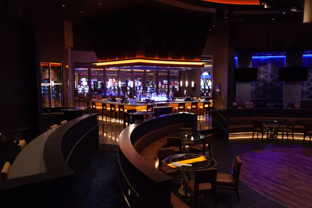 Custom Quartz Bars | Sports Bar Fixtures