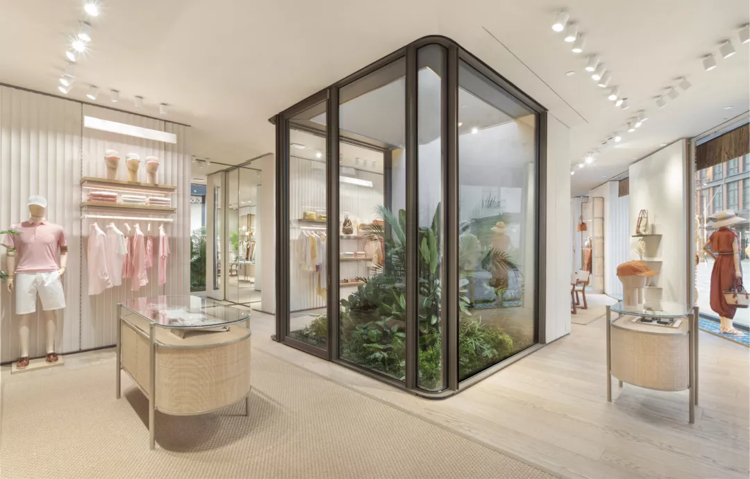 Unique Retail Ideas | Luxury Retail Space with Centerpiece