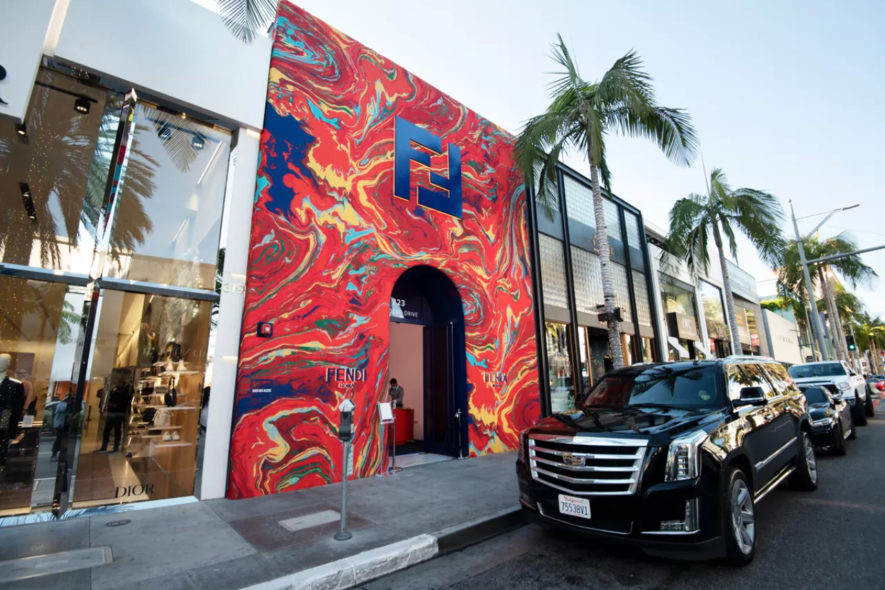 Fendace rodeo drive facade 52721407376 o 1200x801 d21b45d
