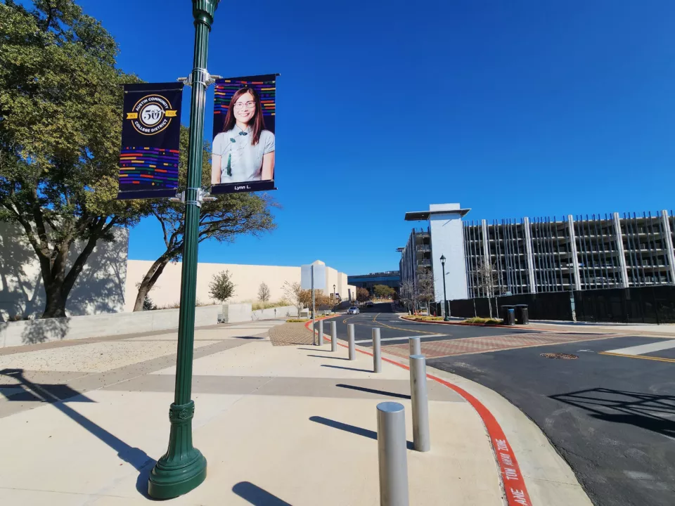 University Pole Banners | Britten Bannersaver Pole Banners