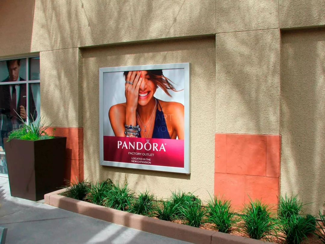 Full Color Banners | Backlit LED Banner Display