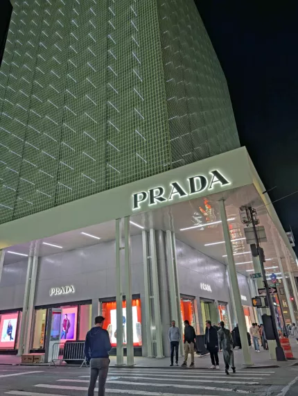 Prada Portrait Close Night2