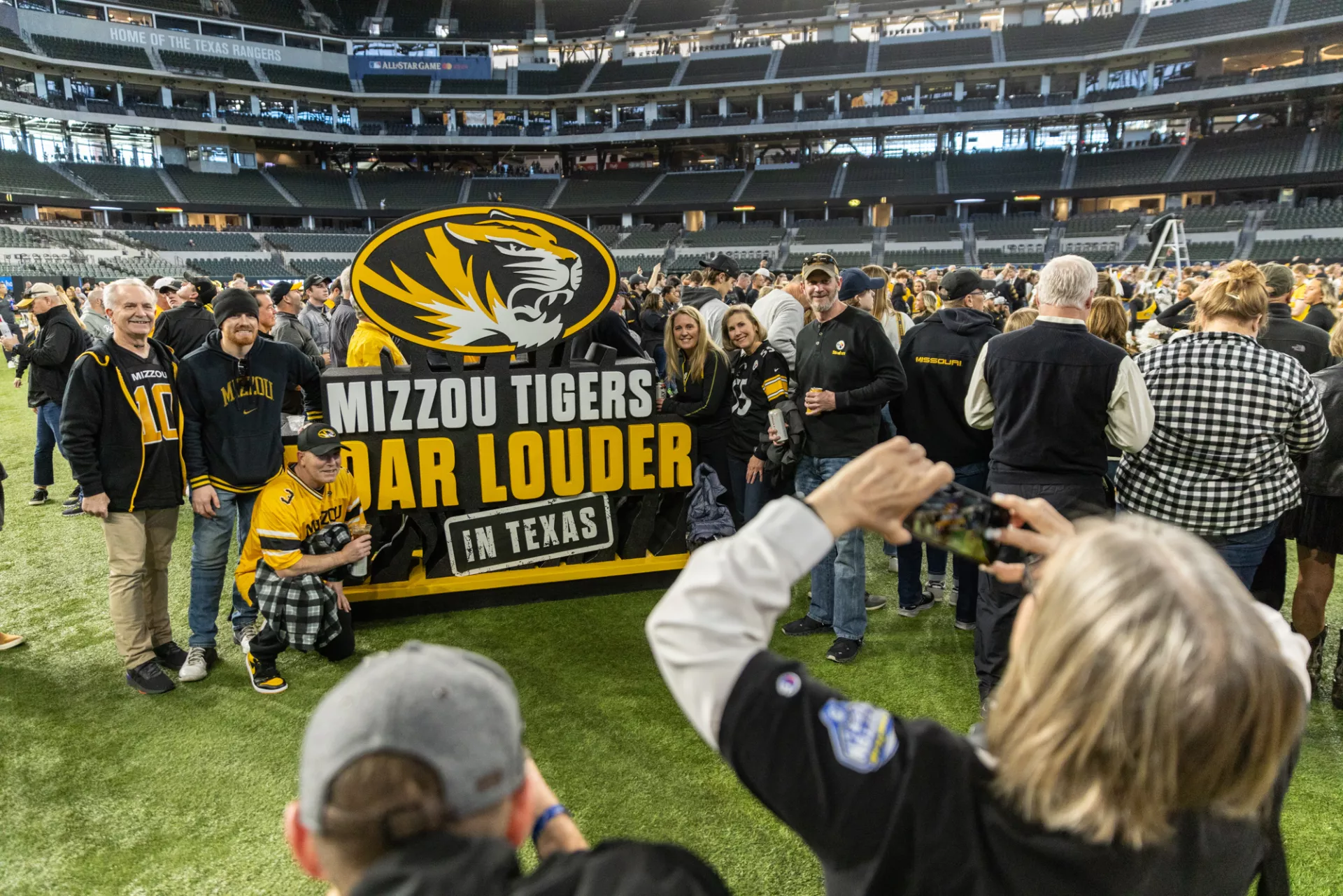 mizzou foam logo selfie sign