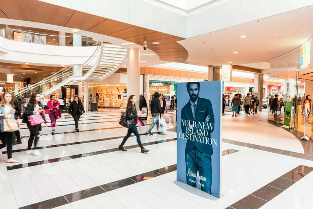 Standing Banner | Borderless Mall Display
