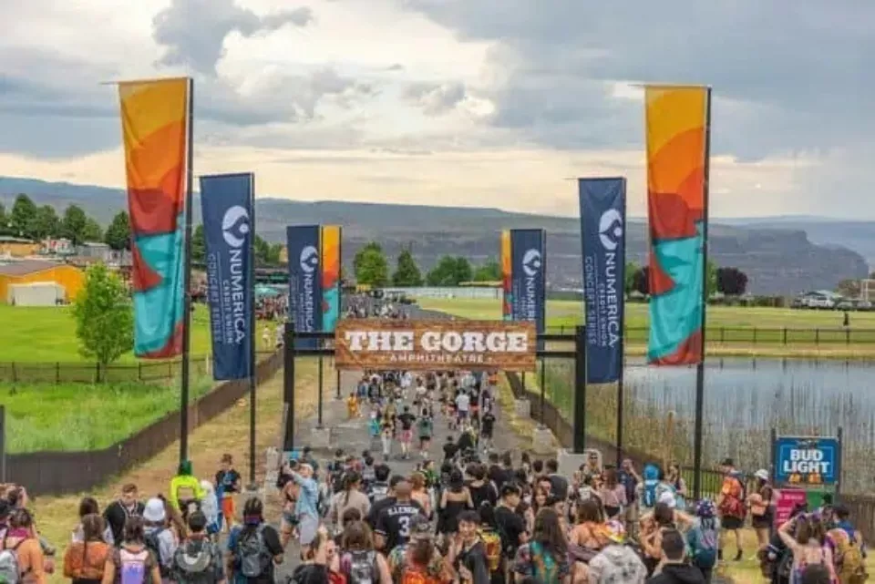 The Gorge rototop with crowd